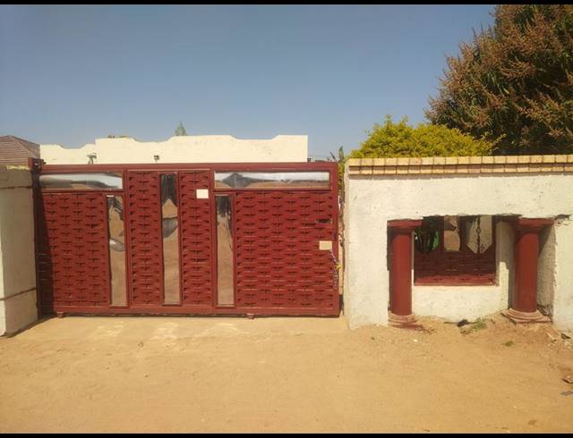 10 BEDROOM HOUSE FOR SALE IN MANKWENG